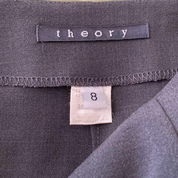In excellent condition like new Theory size 8 very dark charcoal gray skirt . - Picture 4 of 9